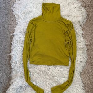 NWOT Aritzia Sunday Best Cropped Turtleneck Top T-shirt S